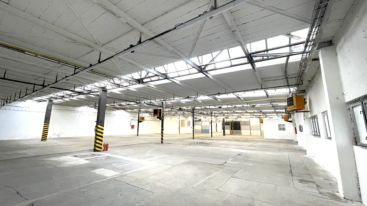 Pronájem skladového prostoru 1200 m²